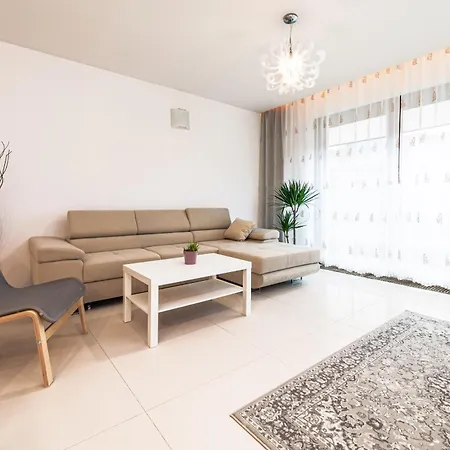 Apartment Center - Parking, Balcony, Workspace, Ac - By Rentujemy