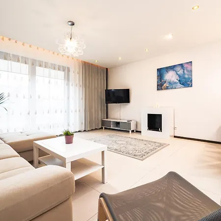 Center - Parking, Balcony, Workspace, Ac - By Rentujemy