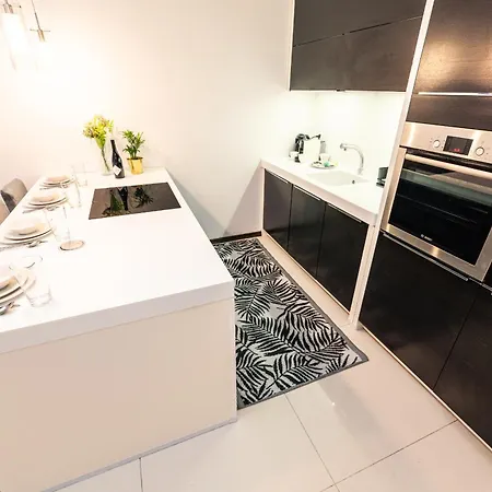 Center - Parking, Balcony, Workspace, Ac - By Rentujemy Βρότσλαβ