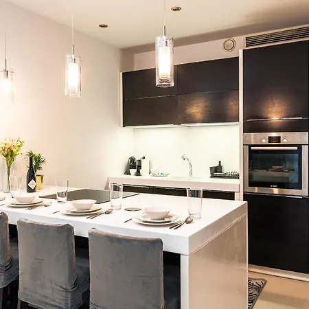 Apartment Center - Parking, Balcony, Workspace, Ac - By Rentujemy