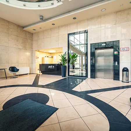 Center - Parking, Balcony, Workspace, Ac - By Rentujemy Apartment Wroclaw