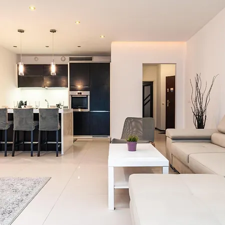 Apartment Center - Parking, Balcony, Workspace, Ac - By Rentujemy Wroclaw