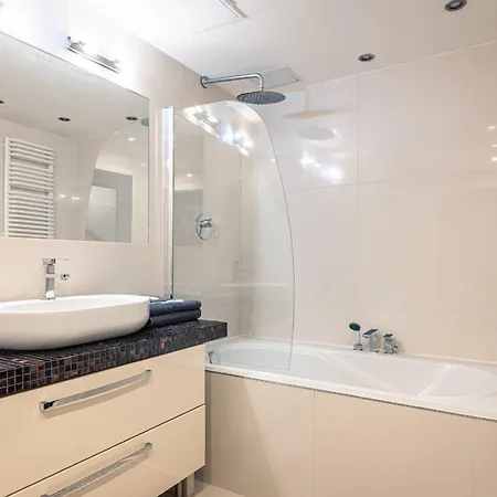 Center - Parking, Balcony, Workspace, Ac - By Rentujemy Apartment